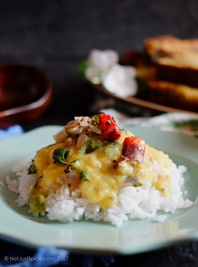 Easy Peasy Lentil Curry | 9-Ingredient Vegan Yellow Lentil Curry | Simple Dal | Simple Tuvaram Paruppu Kulambu