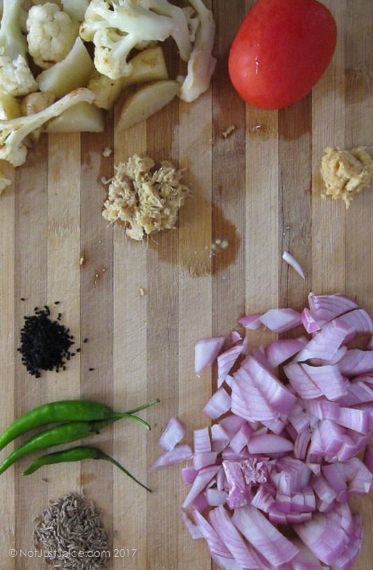 Aloo Gobi | Indian-Style Potatoes and Cauliflower on notjustspice.com