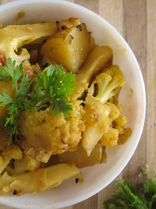 Aloo Gobi | Indian-Style Potatoes and Cauliflower on notjustspice.com