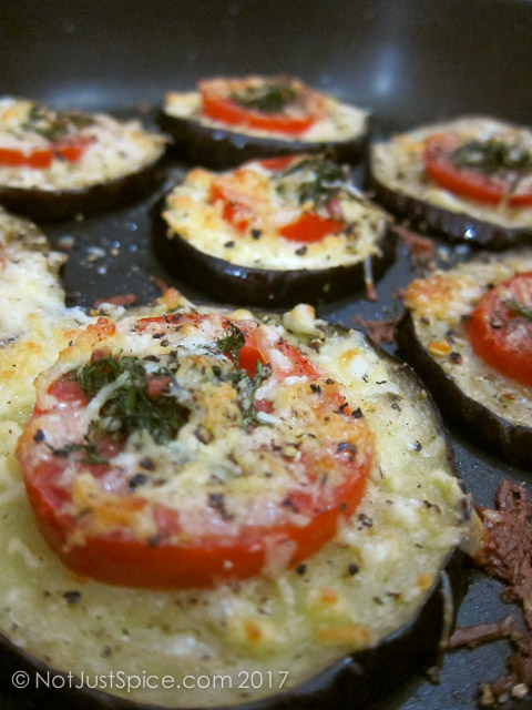 BAKED AUBERGINE SLICES OR BRINJAL MELTS (7 INGREDIENTS + GLUTEN FREE) on notjustspice.com