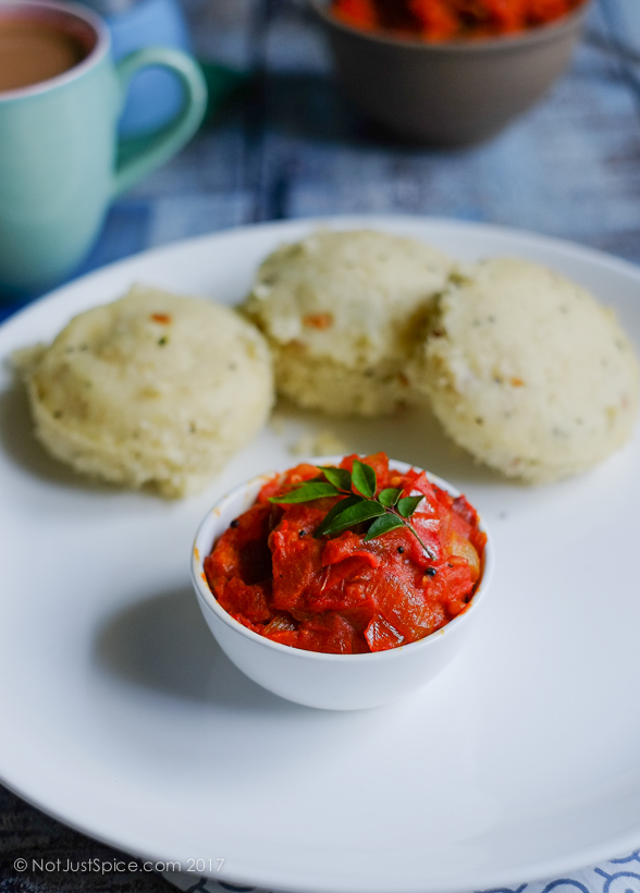 Simple Tomato Chutney | Spicy Tomato Sauce à la Indian on notjustspice.com