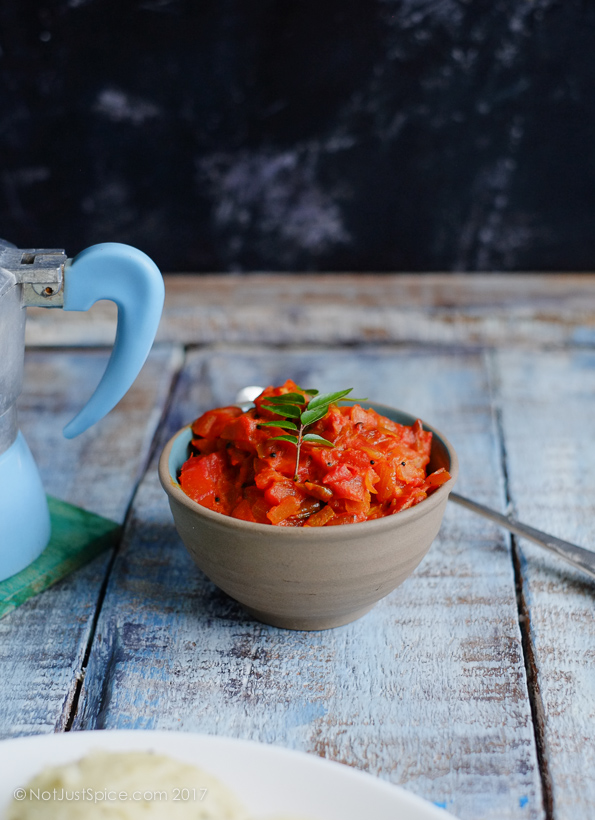 Simple Tomato Chutney | Spicy Tomato Sauce à la Indian on notjustspice.com